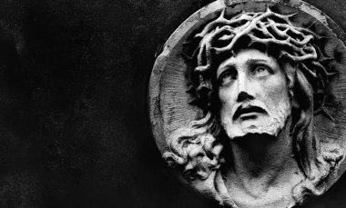 # Dikenli bir taç içindeki Yüce İsa # Uzayı kopyala.