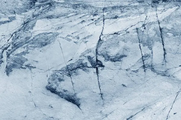 Koyu çatlakları olan eski mavi taş arka plan. Tasarım ve doku arka planınız için harika. Boşluğu kopyala.