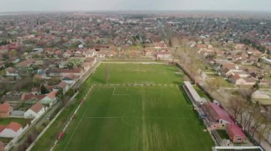 Sırbistan 'ın Voyvodina kenti Novi Sad yakınlarındaki Küçük Temerin Kenti' nin Bahar Saati Havadan Görünümü