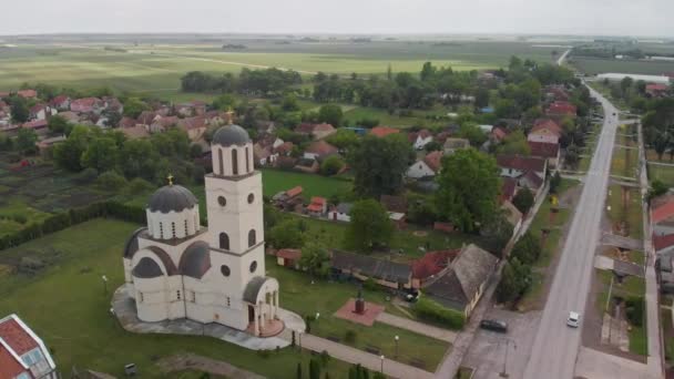Vista Aérea Iglesia Ortodox Ciudad Sirig Hermoso Día Soleado Vojvodina — Vídeo de stock