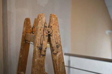 Eski Boyalı Tahta Merdiven, Her zamanki Boyacılar Aletleri