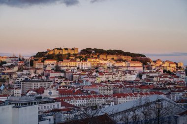 Lizbon Şatosu Günbatımı Şehir Panoraması, Ünlü Çatılar Şehir Günbatımı, Portekiz, Avrupa