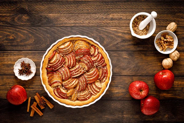 Apfelkuchen Torte Mit Äpfeln Zimt Und Walnüssen Ansicht Von Oben — Stockfoto