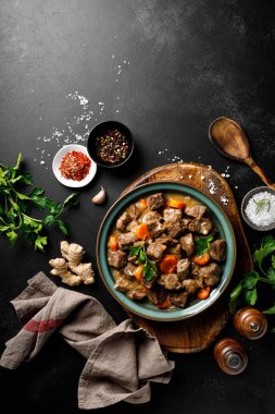 Havuç ve soğanlı sığır eti kebabı, sığır eti ve havuç yahnisi.