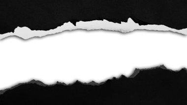 Düz arkaplanda yırtılmış siyah kağıt, kopyalamak için boşluk