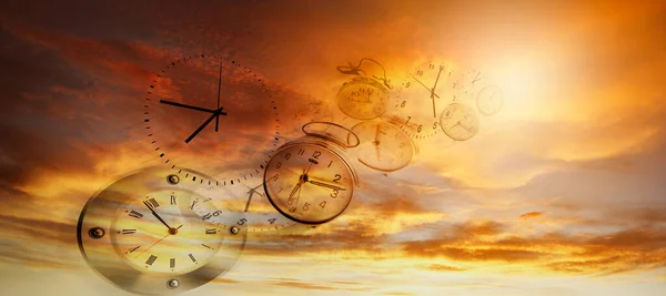 Relógios Céu Brilhante Tempo Que Passa — Fotografia de Stock