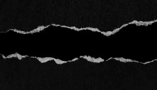 Zerrissenes Graues Papier Auf Schwarzem Hintergrund — Stockfoto