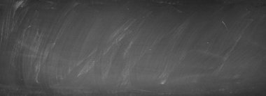 Tahta arka planda tebeşir temizlendi