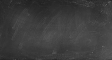 Tahta arka planda tebeşir temizlendi