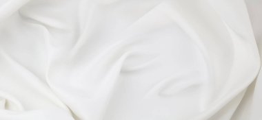 Dalgalı beyaz ipek kumaş dokusu.