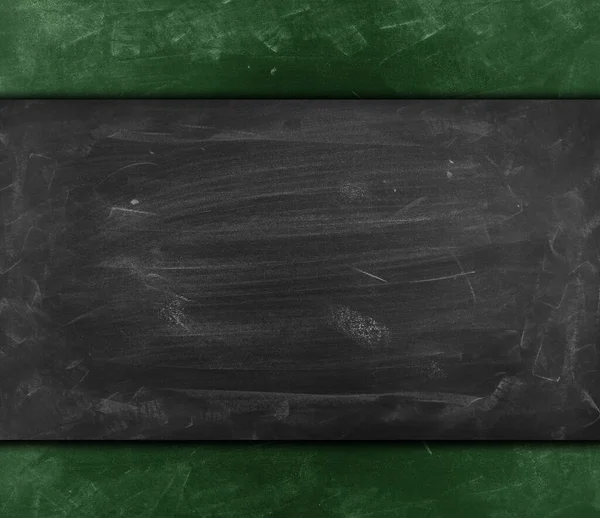 粉笔在灰色的绿色黑板背景上擦掉了 — 图库照片