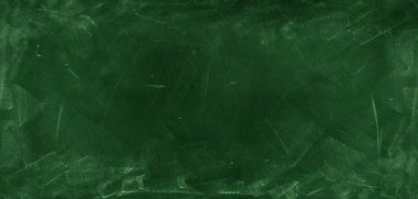 Yeşil karatahta arkaplanındaki tebeşir temizlendi