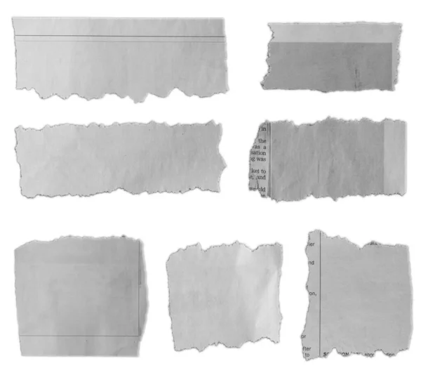 Sedm Kusů Roztrhaného Papíru Prostém Pozadí — Stock fotografie