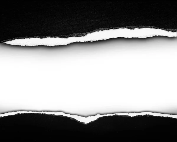 Düz Arkaplanda Yırtılmış Siyah Kağıt Kopyalamak Için Boşluk — Stok fotoğraf