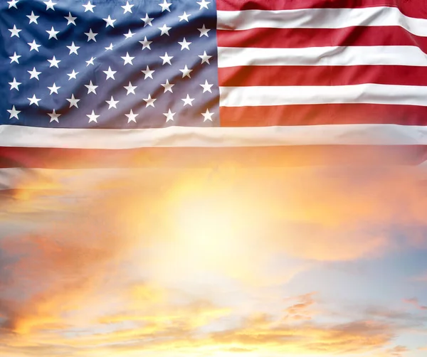 Amerikansk Flag Solrig Himmel - Stock-foto