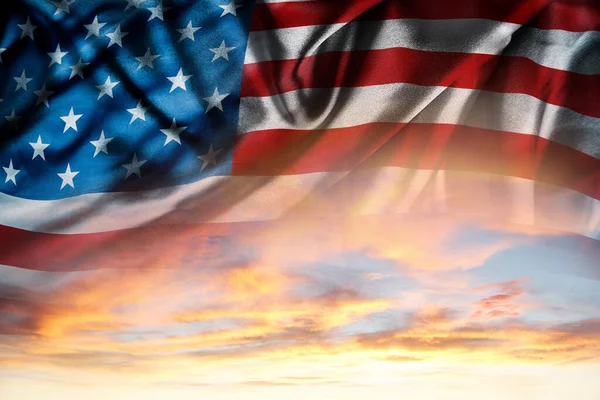 Amerikansk Flag Solrig Himmel - Stock-foto