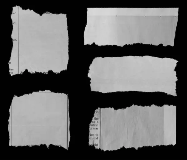 Siyah Arka Planda Beş Parça Yırtık Gazete — Stok fotoğraf