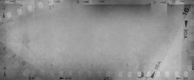 Film negatifleri gri arka grubunu çerçeveler