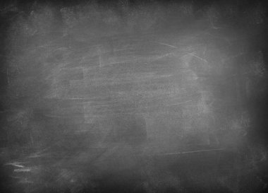 Tahta arka planda tebeşir temizlendi