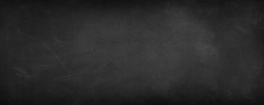 Tahta arka planda tebeşir temizlendi