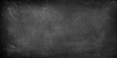 Tahta arka planda tebeşir temizlendi