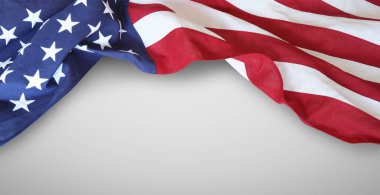Gri arkaplanda Amerikan bayrağının yakın çekimi