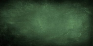 Yeşil karatahta arkaplanındaki tebeşir temizlendi