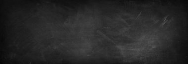 Tahta arka planda tebeşir temizlendi