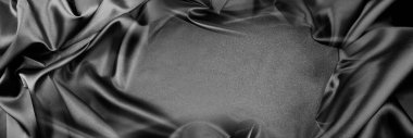 Dalgalanan siyah ipek kumaşın yakınlaştırılması