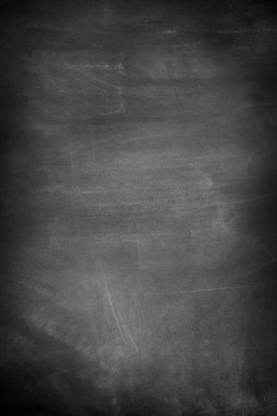 Dikey karatahta arkaplanındaki tebeşir temizlendi