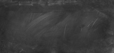 Tahta arka planda tebeşir temizlendi