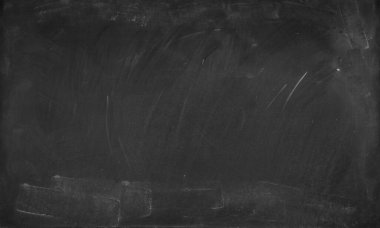 Tahta arka planda tebeşir temizlendi