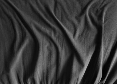 Dalgalanan siyah kumaş dokusunun yakın çekimi
