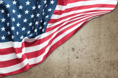 Kahverengi arka planda Amerikan bayrağı