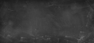 Tahta arka planda tebeşir temizlendi