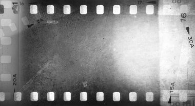 Film negatifleri gri arka grubunu çerçeveler