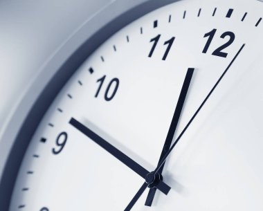 Close-Up Saat yüzünü elleri