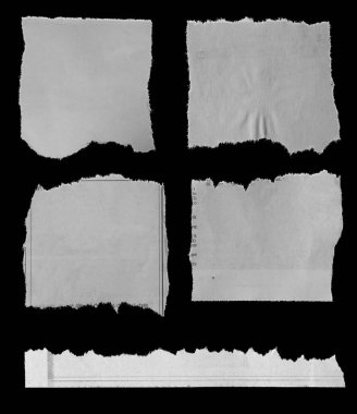 Siyah arka planda beş parça yırtık gazete