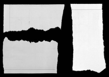 Siyah arka planda üç parça yırtık gazete