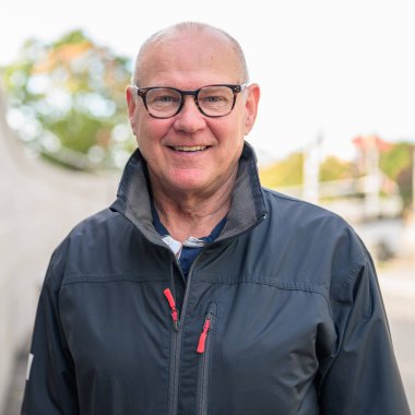 Portrait of a smiling senior man with eyeglasses in the city