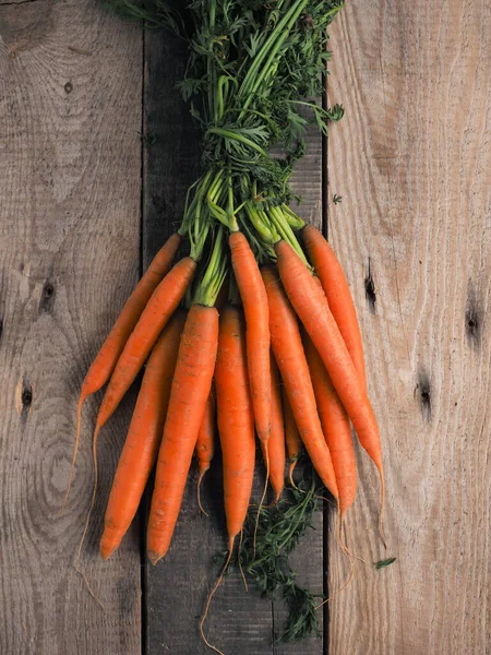 Zanahorias Orgánicas Frescas Sobre Una Mesa Rústica Madera Con Espacio — Foto de Stock