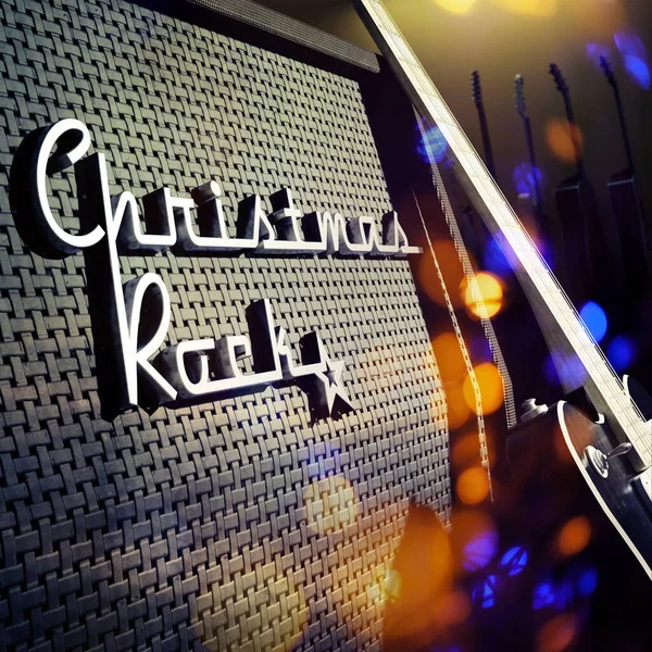 Wzmacniacz Gitarowy Chromowaną Odznaką Christmas Rock Rozmazane Lampki Świąteczne Renderowanie — Zdjęcie stockowe