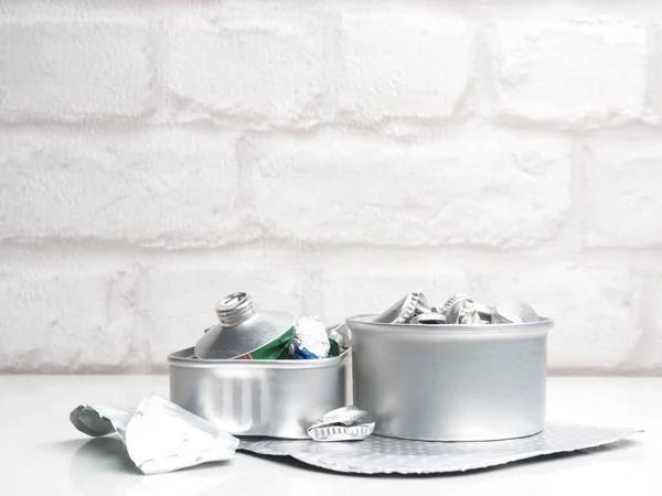 Déchets Aluminium Sur Fond Blanc Concept Recyclage Des Métaux Ressources — Photo