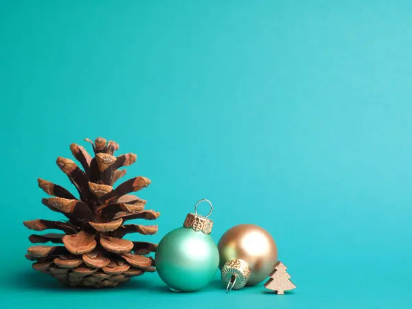 Веселого Різдва Бірюзовий Фон Мінімалістичні Дерев Яні Різдвяні Прикраси Вінтажними — стокове фото