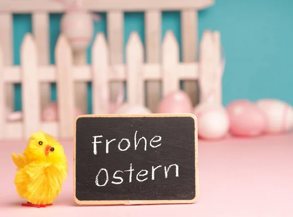 Almanca Mutlu Paskalyalar Paskalya Yumurtası Yazan Tatlı Bir Hatuna Yaklaş — Stok fotoğraf
