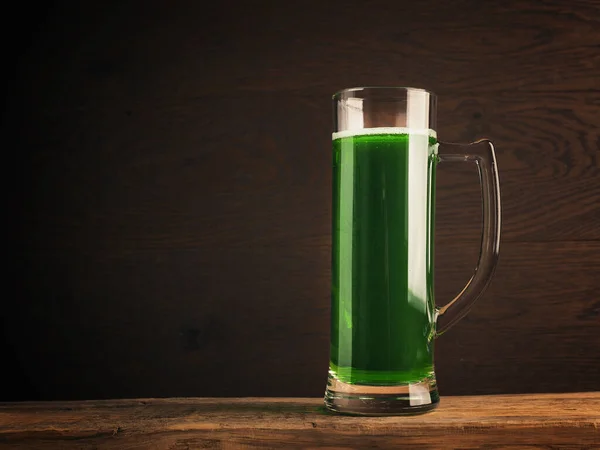 Copo Cerveja Verde Fundo Rústico Madeira Com Espaço Para Texto — Fotografia de Stock