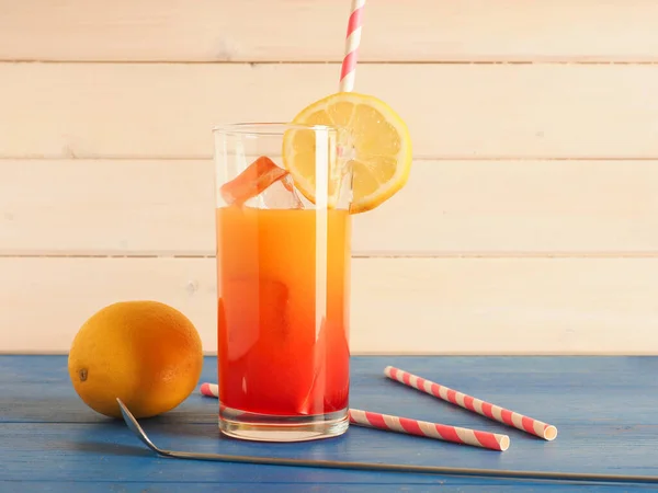 Nealkoholický Koktejl Pomerančovou Citronovou Šťávou Grendinovým Sirupem Ledu Chutný Letní — Stock fotografie
