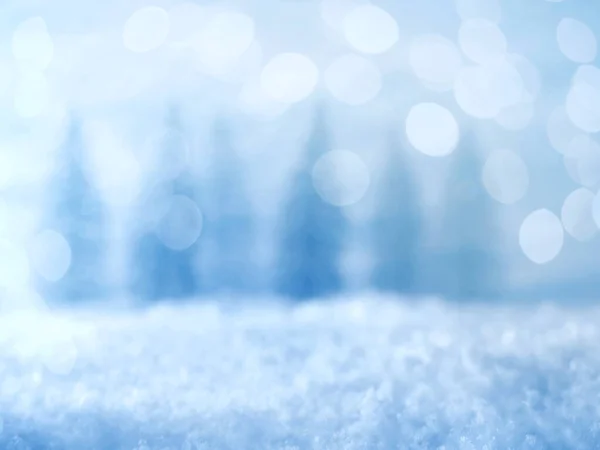 Kış manzaralı Bokeh arkaplanı, ağaçlar ve kar, metin veya resim için boşluk