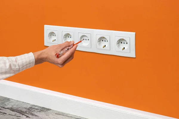Human Hand Holding Screwdriver Plugged Outlet White Five Way Wall — Stock Photo, Image