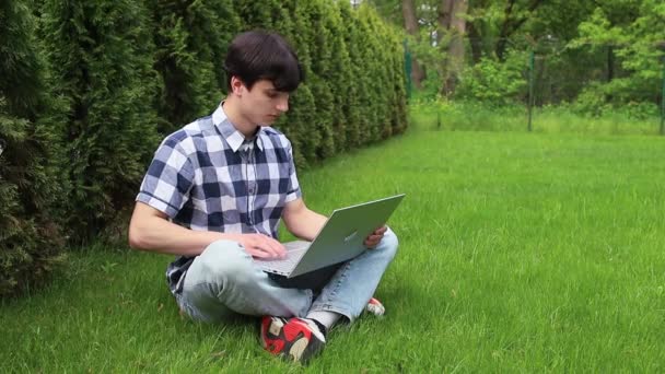 Young Man Sitting Green Grass Urban Park Working Laptop — Stock Video